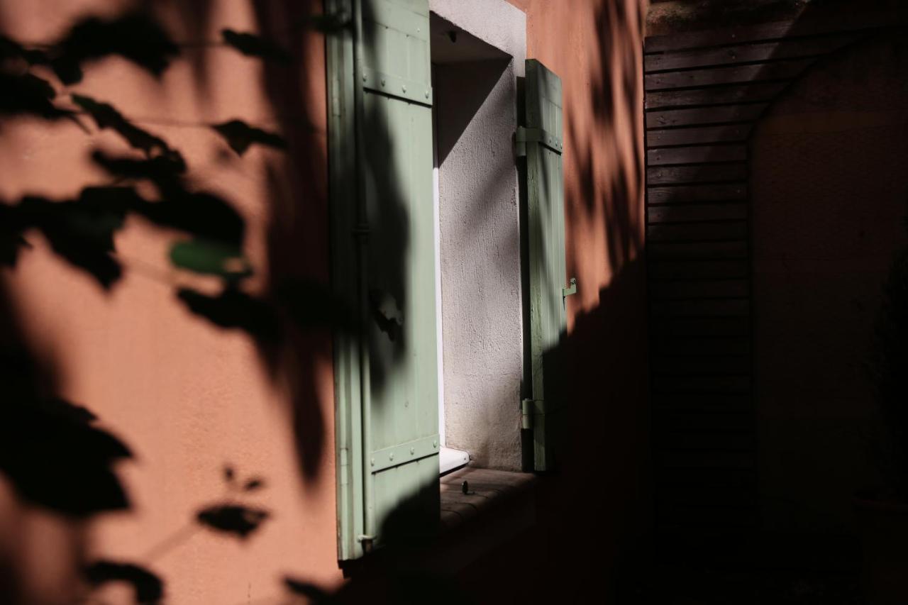 Le Pavillon - *